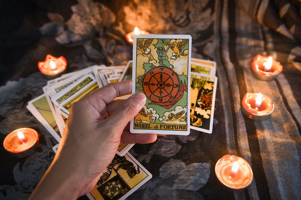 Die Bedeutung der Hofkarten im Tarot: Was sie bedeuten und wie man sie interpretiert